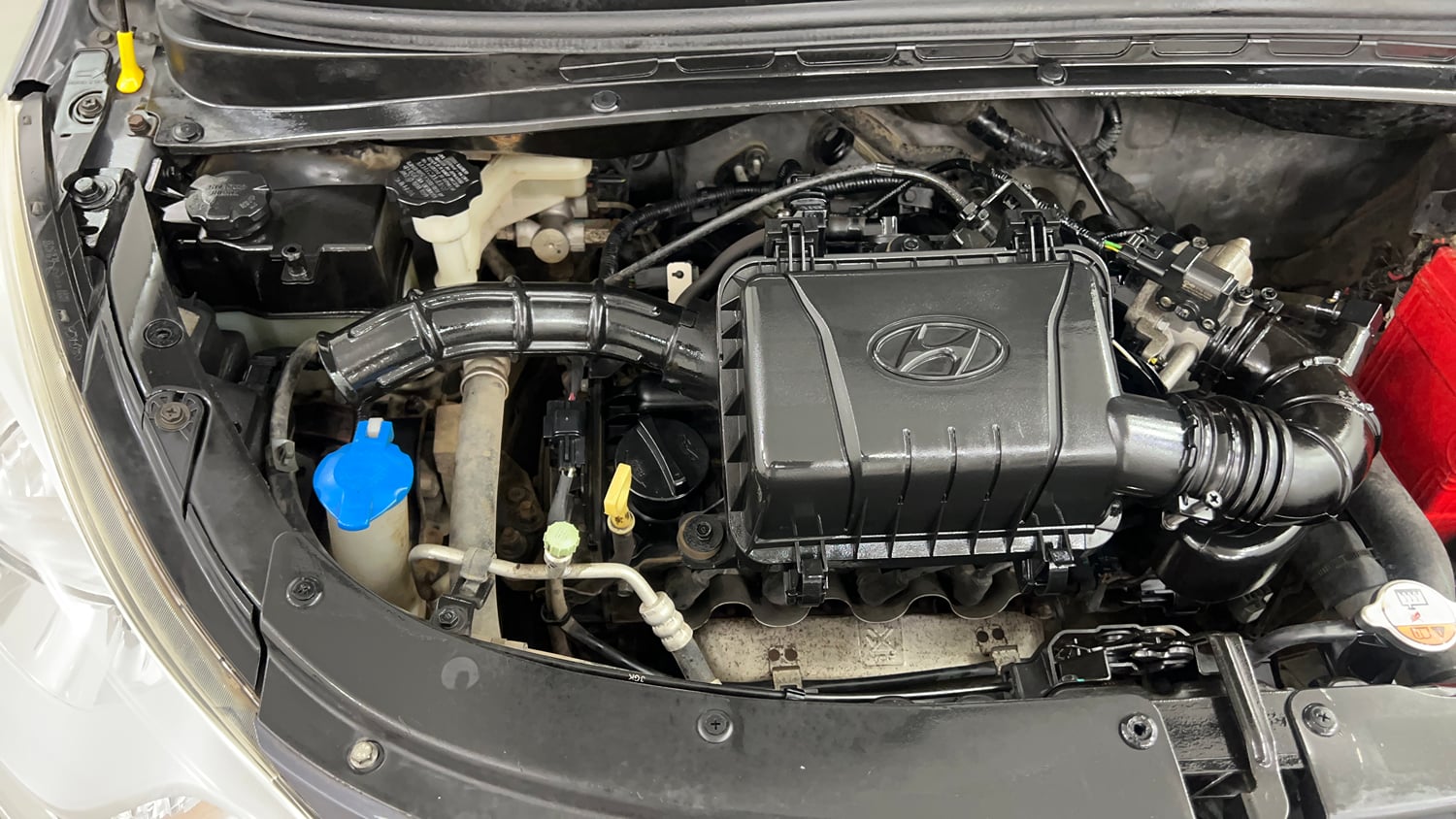 Used 2015 Hyundai i10 Magna 1.1 iRDE2 Petrol Manual engine ENGINE RIGHT SIDE VIEW