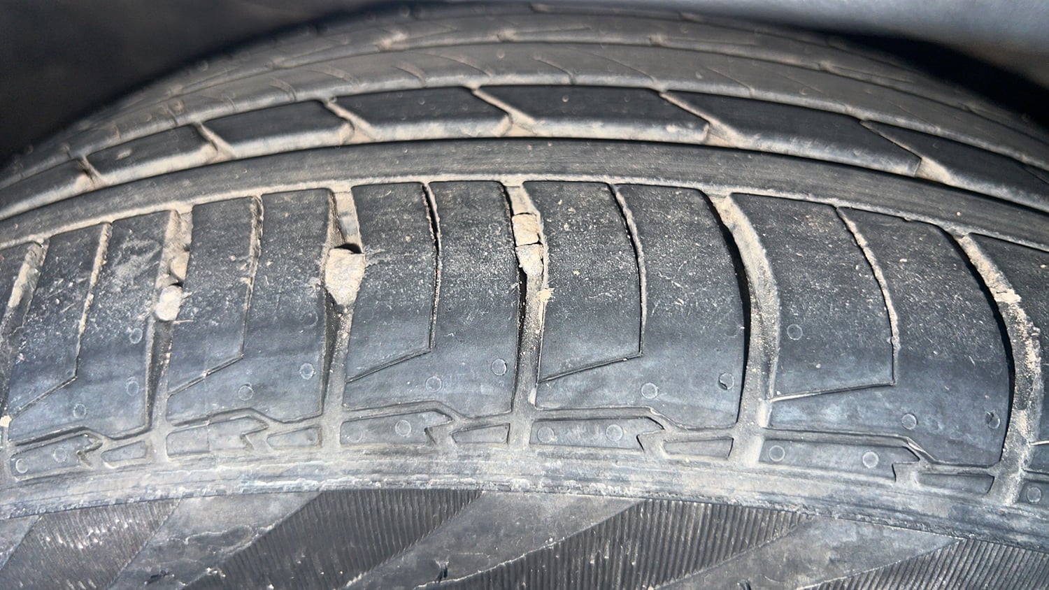 Used 2022 Kia Seltos X Line 1.5 Diesel AT Diesel Automatic tyres RIGHT FRONT TYRE TREAD VIEW
