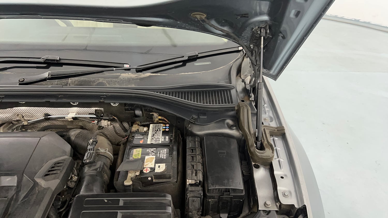Used 2021 Skoda Superb L&K AT Petrol Automatic engine ENGINE LEFT SIDE HINGE & APRON VIEW
