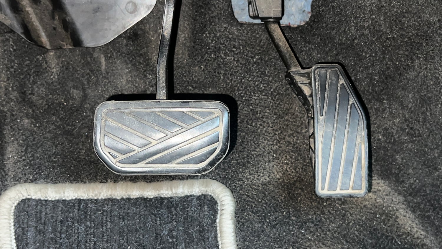 Used 2019 Maruti Suzuki Swift ZXi AMT Petrol Automatic interior PEDALS VIEW