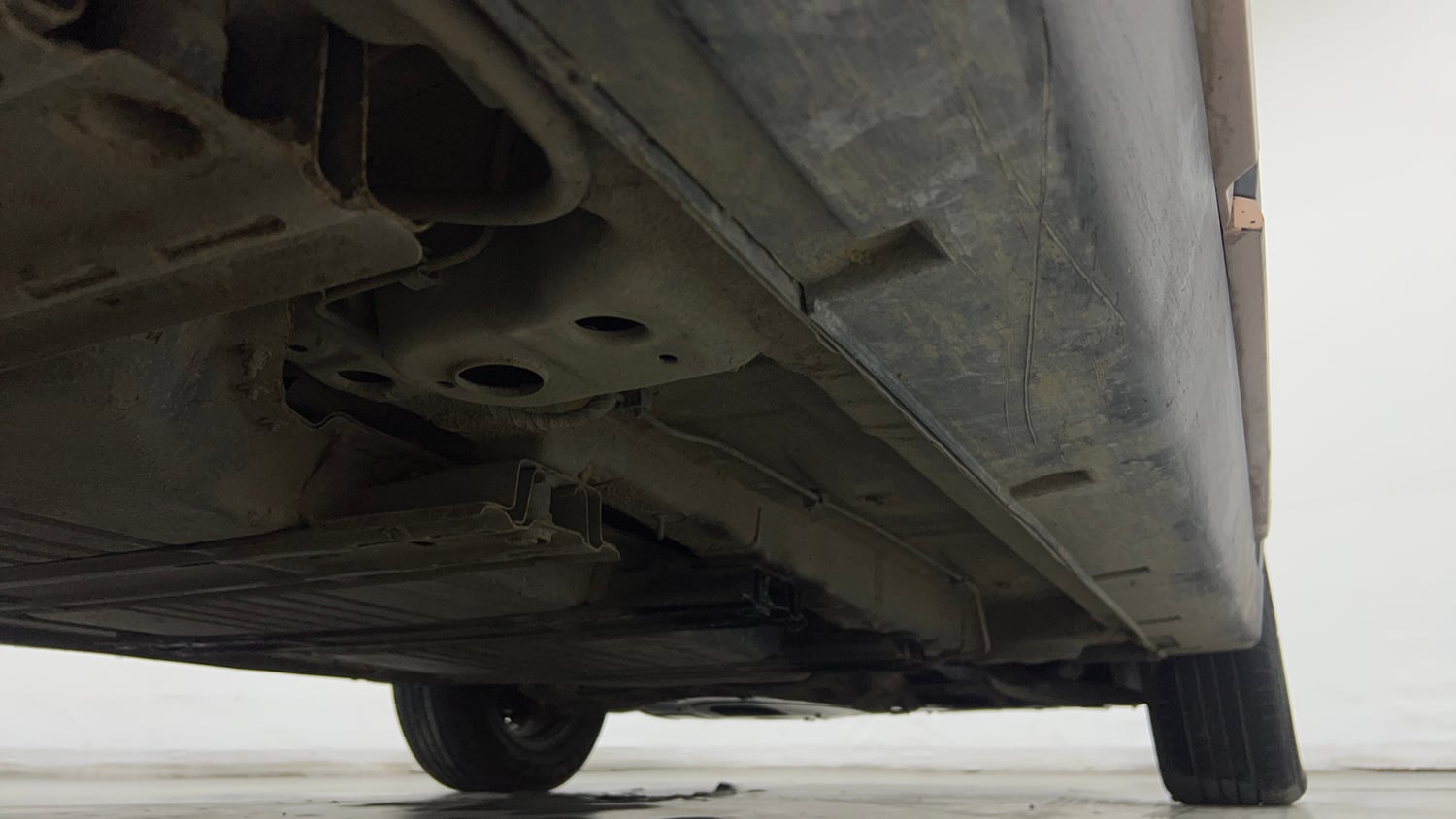 Used 2023 Mahindra XUV400 EL 5S Electric Automatic extra REAR RIGHT UNDERBODY VIEW