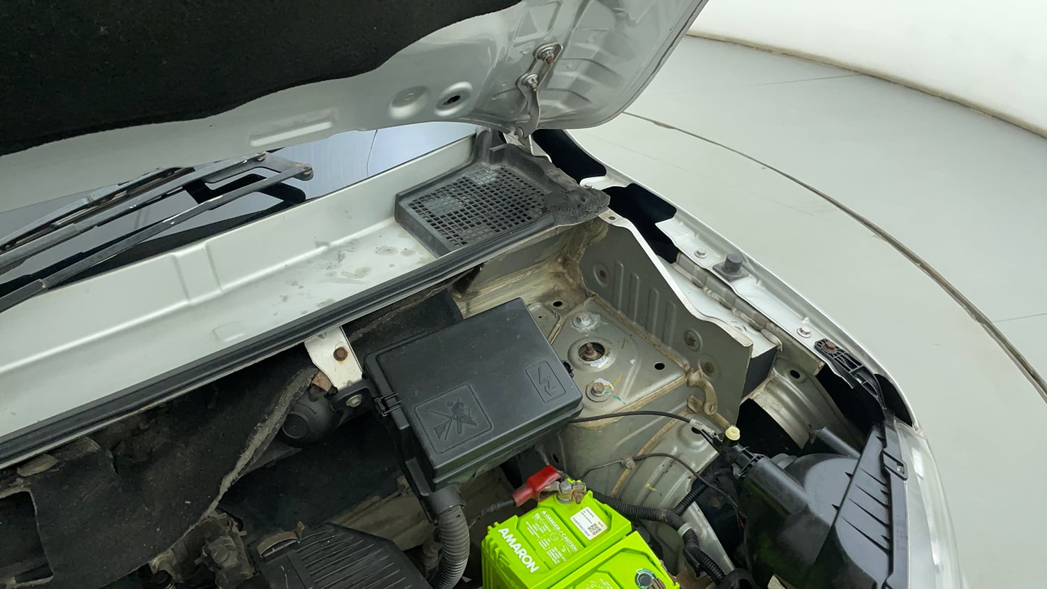 Used 2018 Renault Kwid 1.0 RXL Petrol Manual engine ENGINE LEFT SIDE HINGE & APRON VIEW