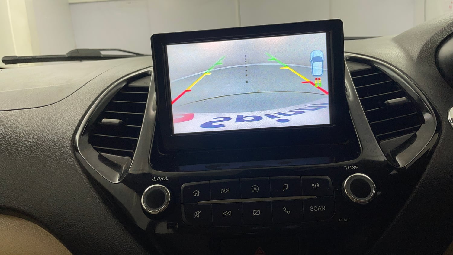 Used 2019 Ford Figo Aspire Titanium 1.2 Ti-VCT Petrol Manual top_features Rear camera