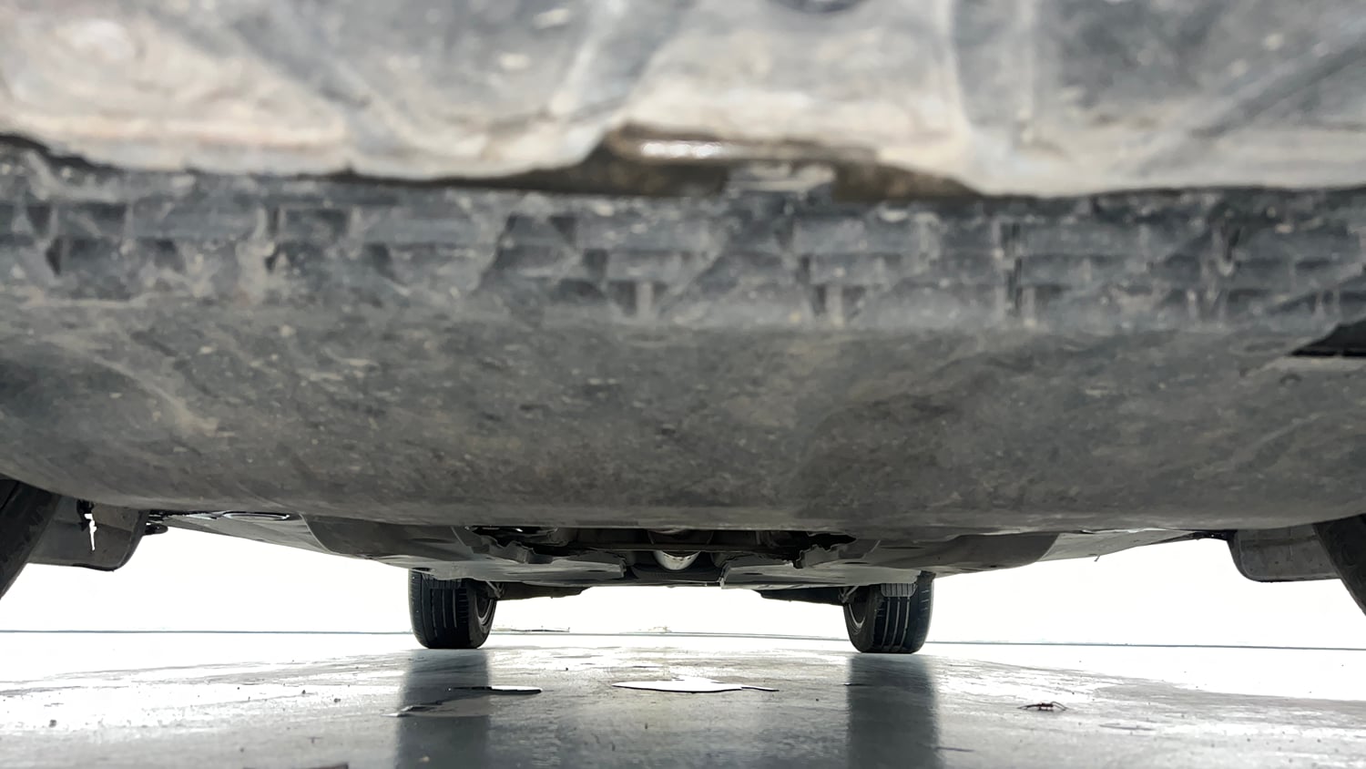 Used 2021 Skoda Superb L&K AT Petrol Automatic extra FRONT LEFT UNDERBODY VIEW