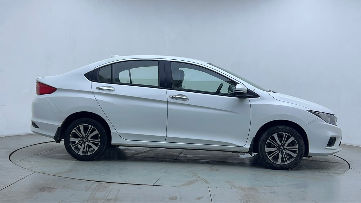 Used 2019 Honda City V CVT Petrol Petrol Automatic exterior RIGHT SIDE VIEW