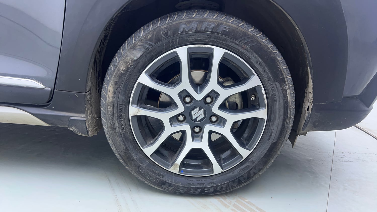 Used 2022 Maruti Suzuki XL6 Alpha Plus AT Petrol Petrol Automatic tyres RIGHT FRONT TYRE RIM VIEW