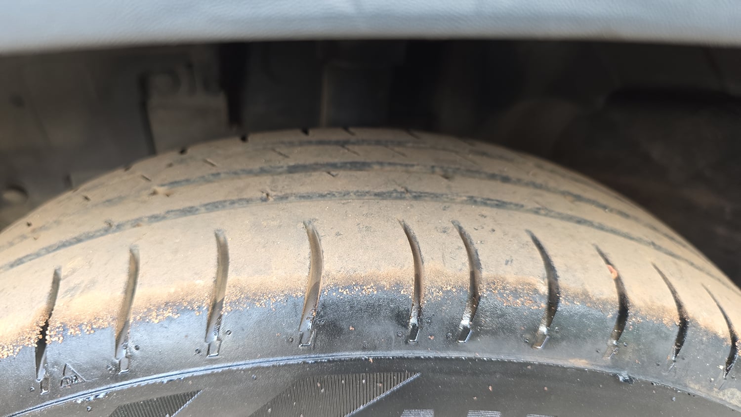 Used 2017 Renault Kwid 1.0 RXT Opt Petrol Manual tyres LEFT FRONT TYRE TREAD VIEW