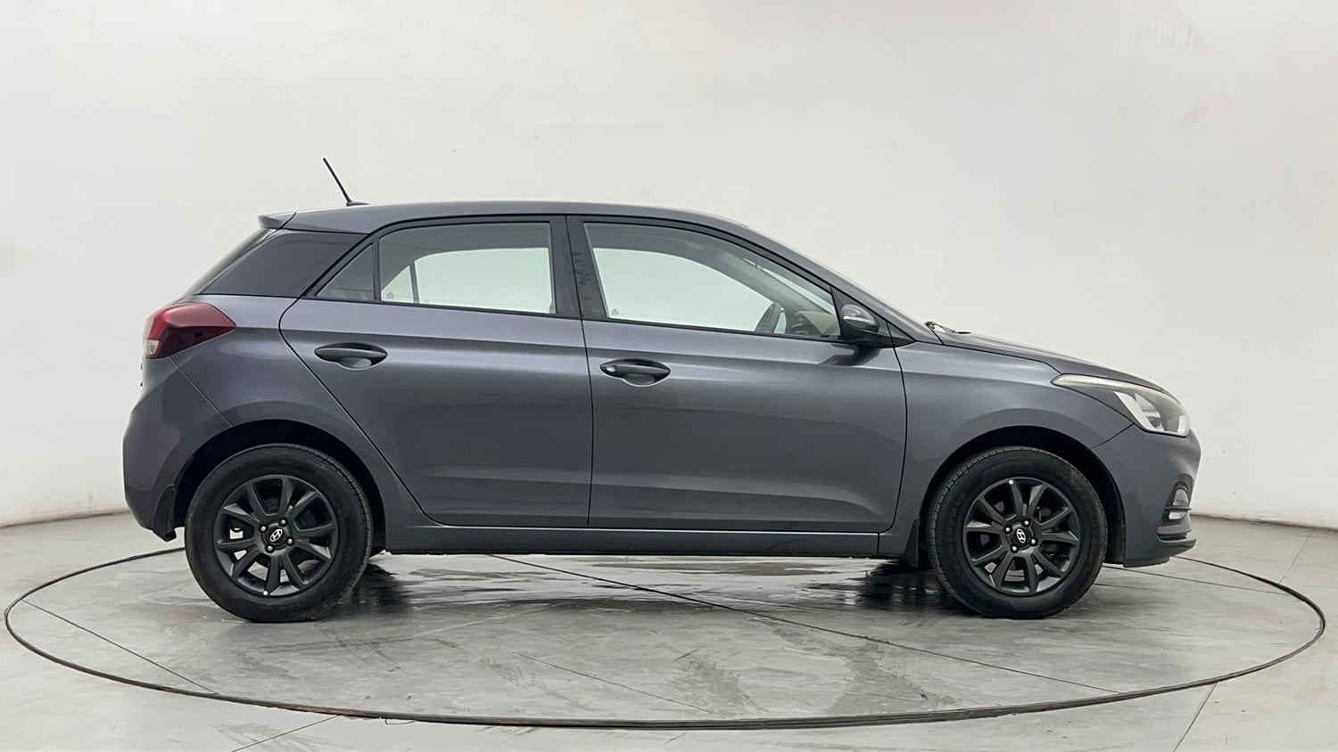Used 2018 Hyundai Elite i20 Asta 1.2 Petrol Manual exterior RIGHT SIDE VIEW
