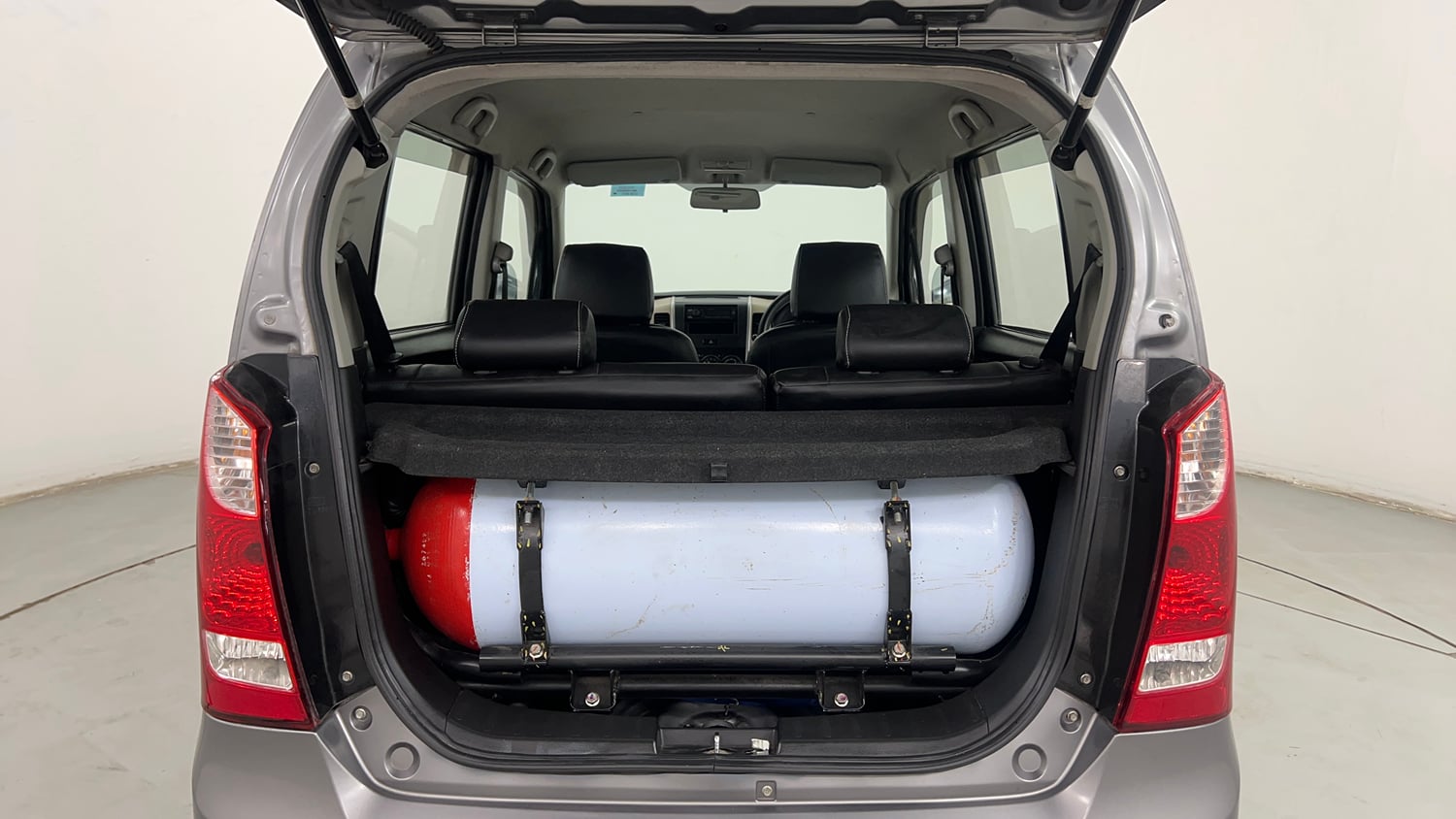 Used 2017 Maruti Suzuki Wagon R LXI CNG Cng Manual interior DICKY INSIDE VIEW