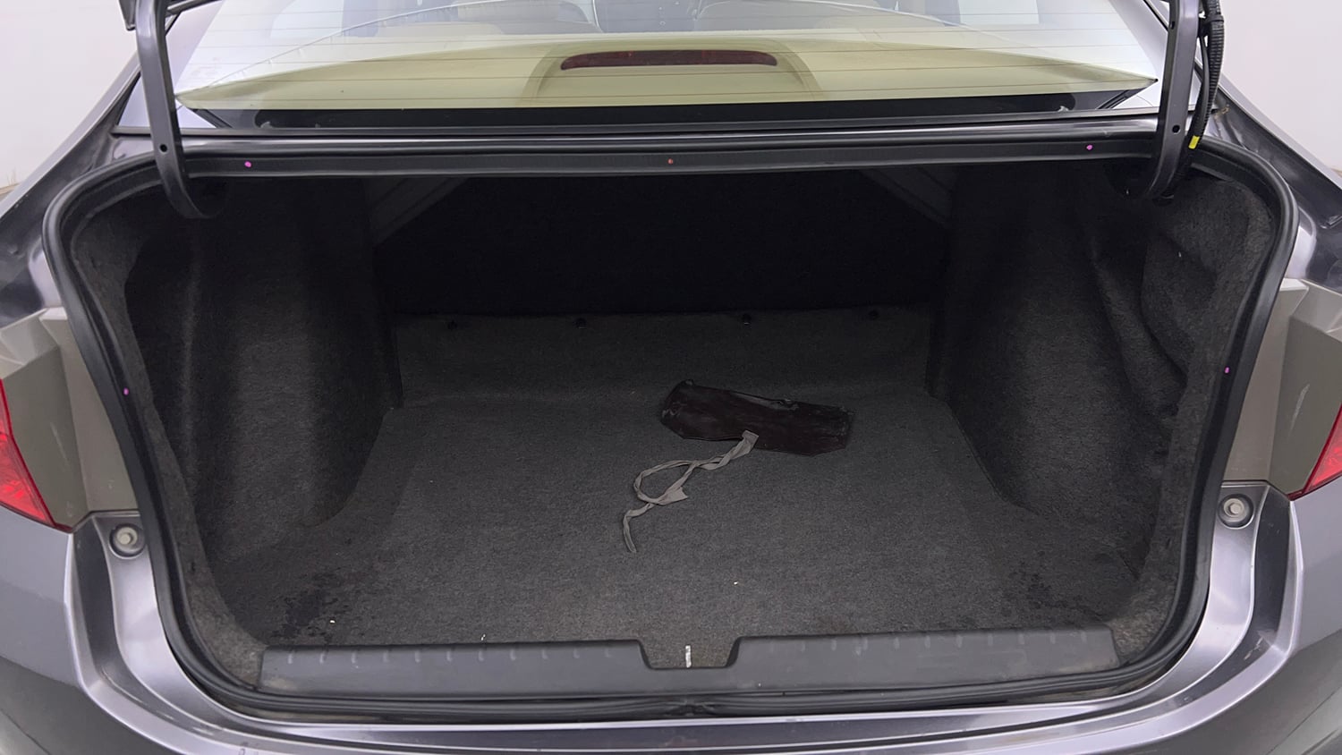 Used 2017 Honda City VX CVT Petrol Petrol Automatic interior DICKY INSIDE VIEW