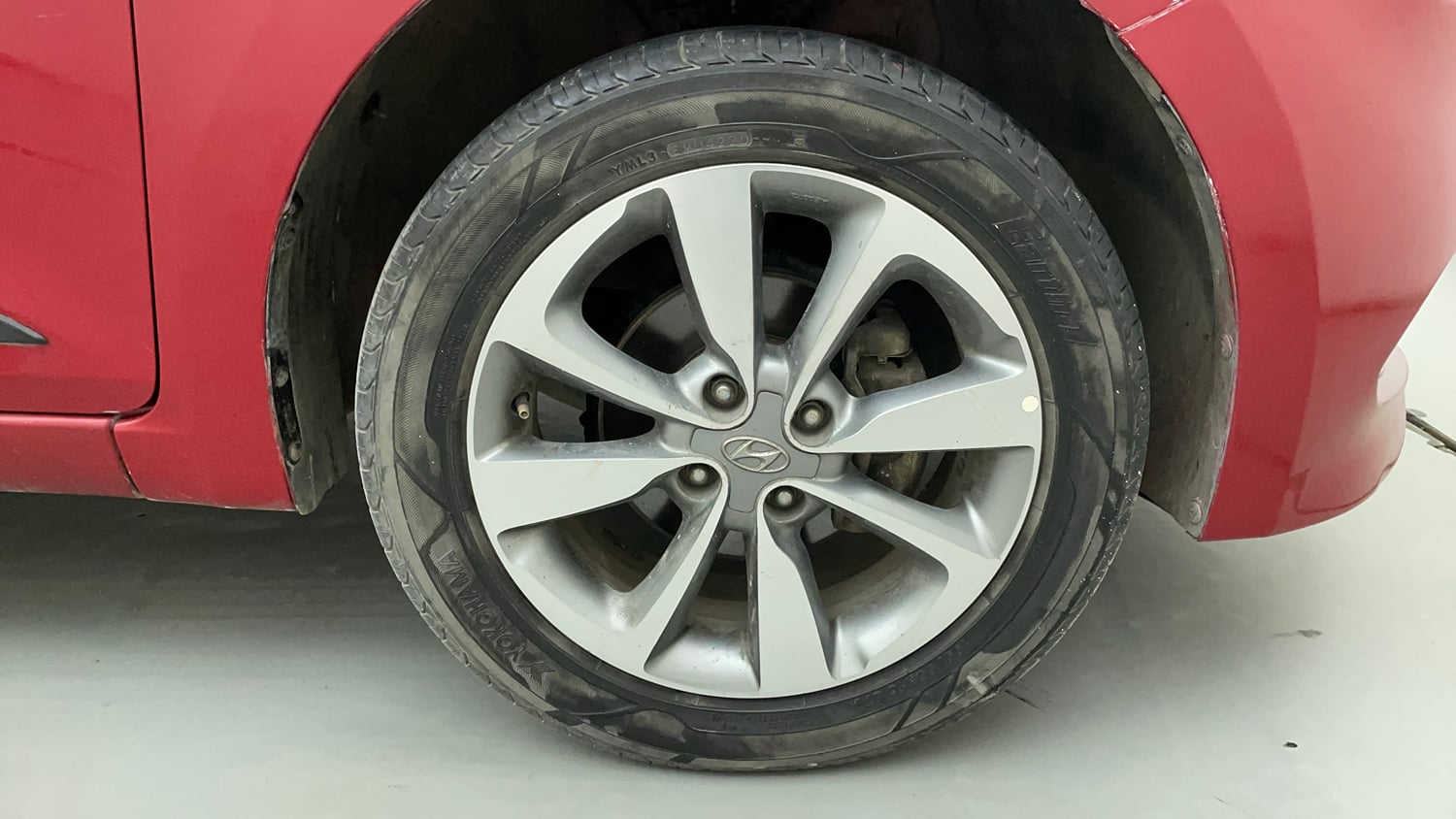 Used 2017 Hyundai Elite i20 Asta 1.2 (O) Petrol Manual tyres RIGHT FRONT TYRE RIM VIEW