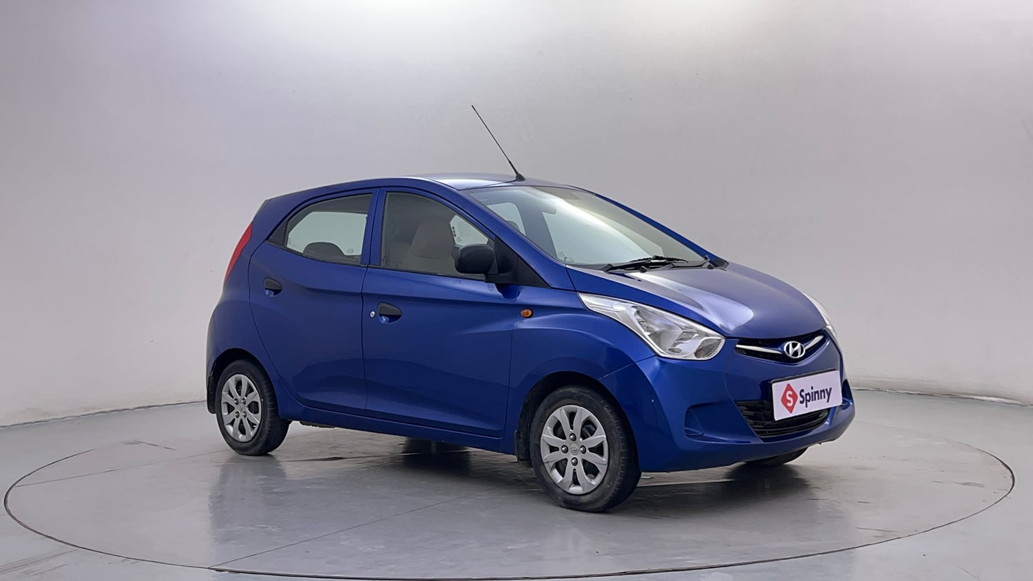 Used 2014 Hyundai Eon Magna + Petrol Manual exterior RIGHT FRONT CORNER VIEW