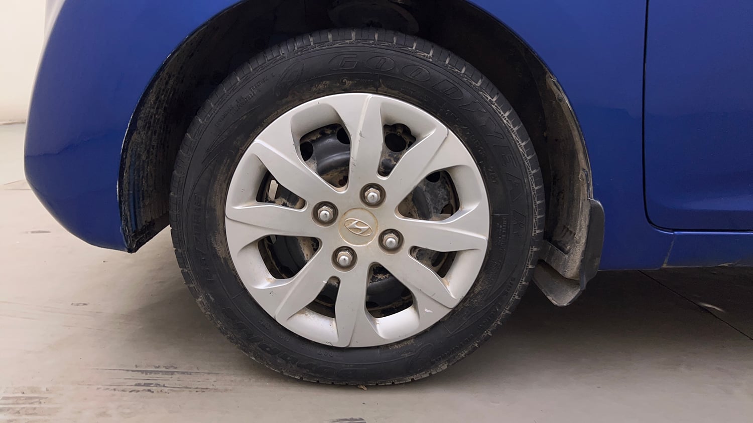 Used 2014 Hyundai Eon Magna + Petrol Manual tyres LEFT FRONT TYRE RIM VIEW