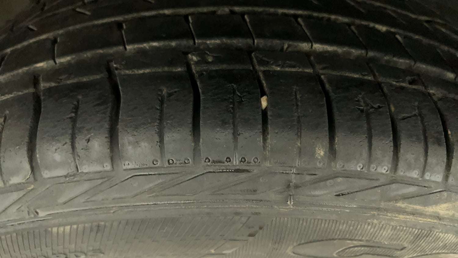 Used 2022 Tata Nexon XZA Plus (Premium) Petrol Automatic tyres LEFT FRONT TYRE TREAD VIEW