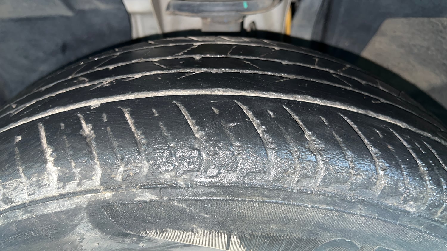 Used 2021 Nissan Magnite XL Petrol Manual tyres LEFT FRONT TYRE TREAD VIEW