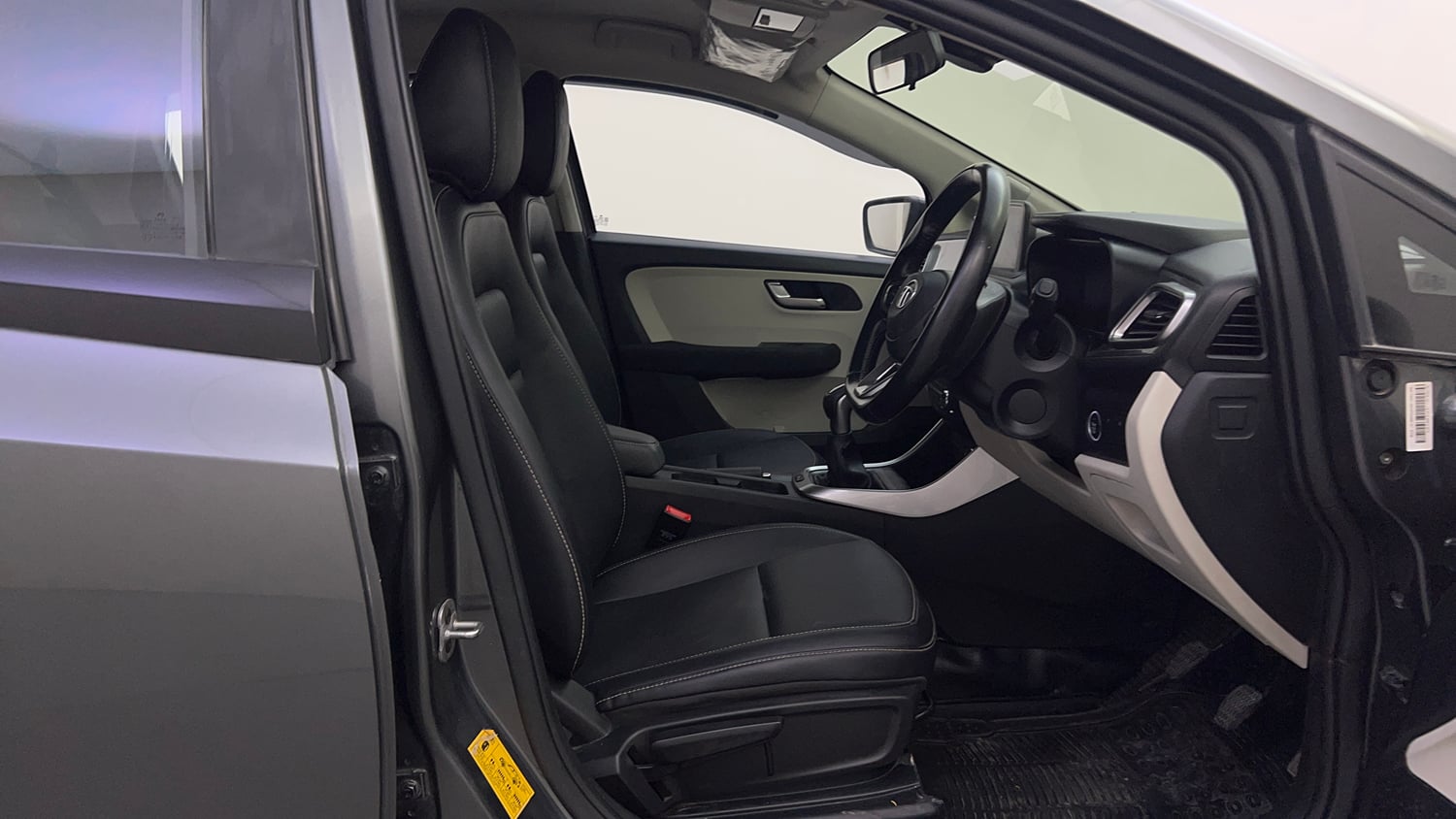 Used 2022 Tata Altroz XZ Plus Diesel Diesel Manual interior RIGHT SIDE FRONT DOOR CABIN VIEW