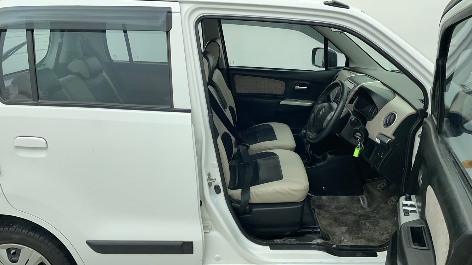 Used 2016 Maruti Suzuki Wagon R VXI Petrol Manual interior RIGHT SIDE FRONT DOOR CABIN VIEW