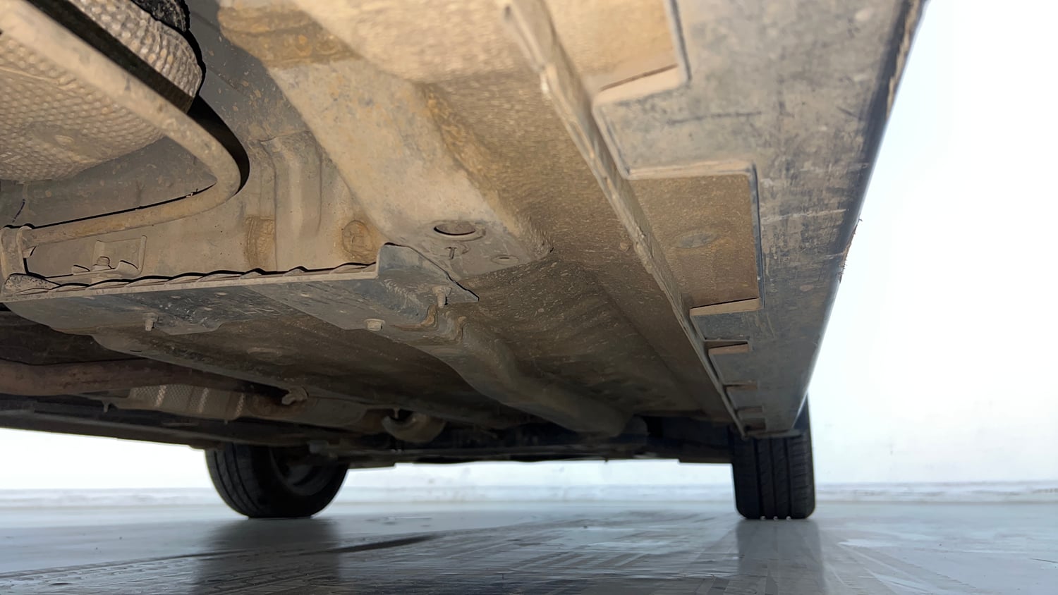 Used 2024 Hyundai New i20 Asta (O) 1.2 IVT Petrol Automatic extra REAR RIGHT UNDERBODY VIEW