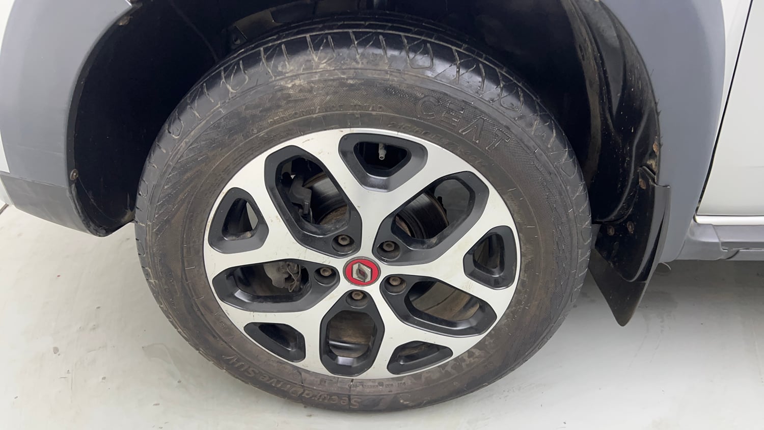 Used 2021 Renault Duster RXS 1.3 Turbo Petrol MT Petrol Manual tyres LEFT FRONT TYRE RIM VIEW