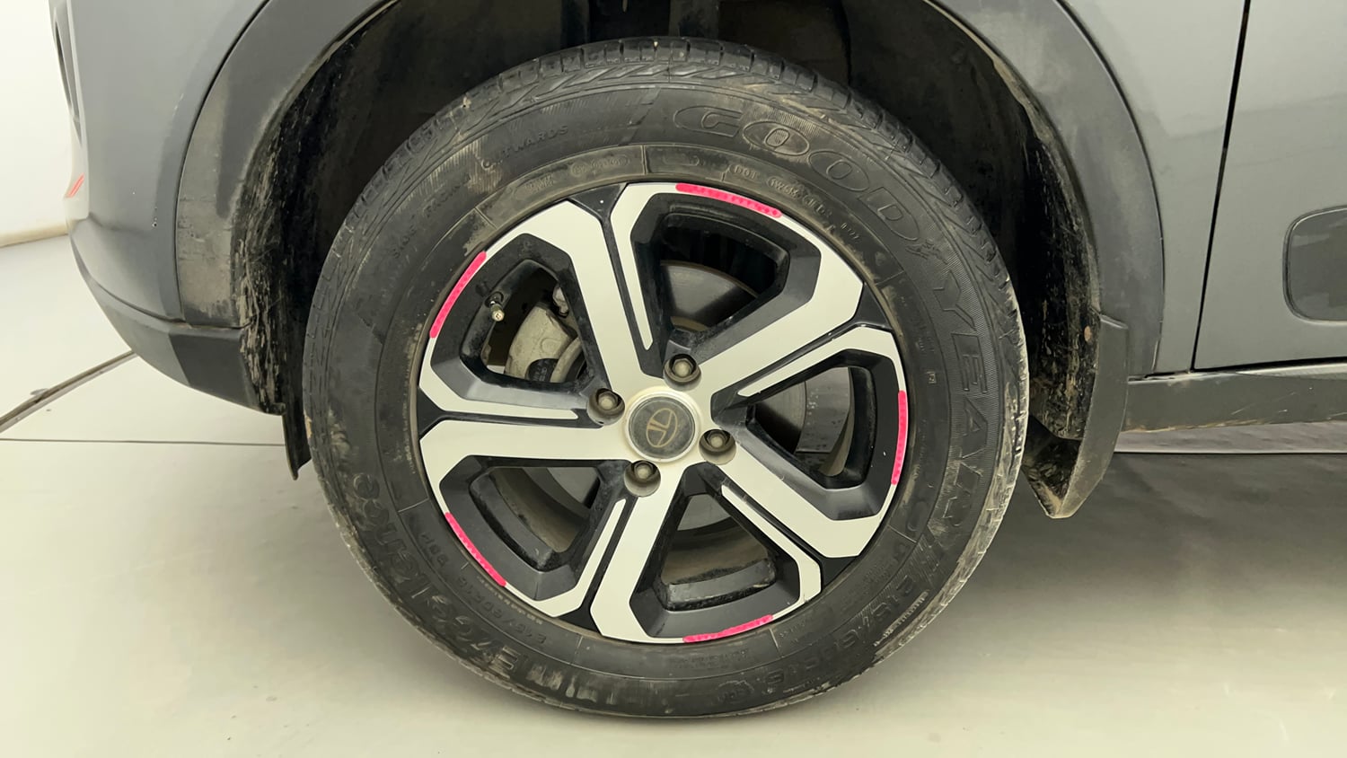 Used 2022 Tata Nexon XZA Plus (Premium) Petrol Automatic tyres LEFT FRONT TYRE RIM VIEW