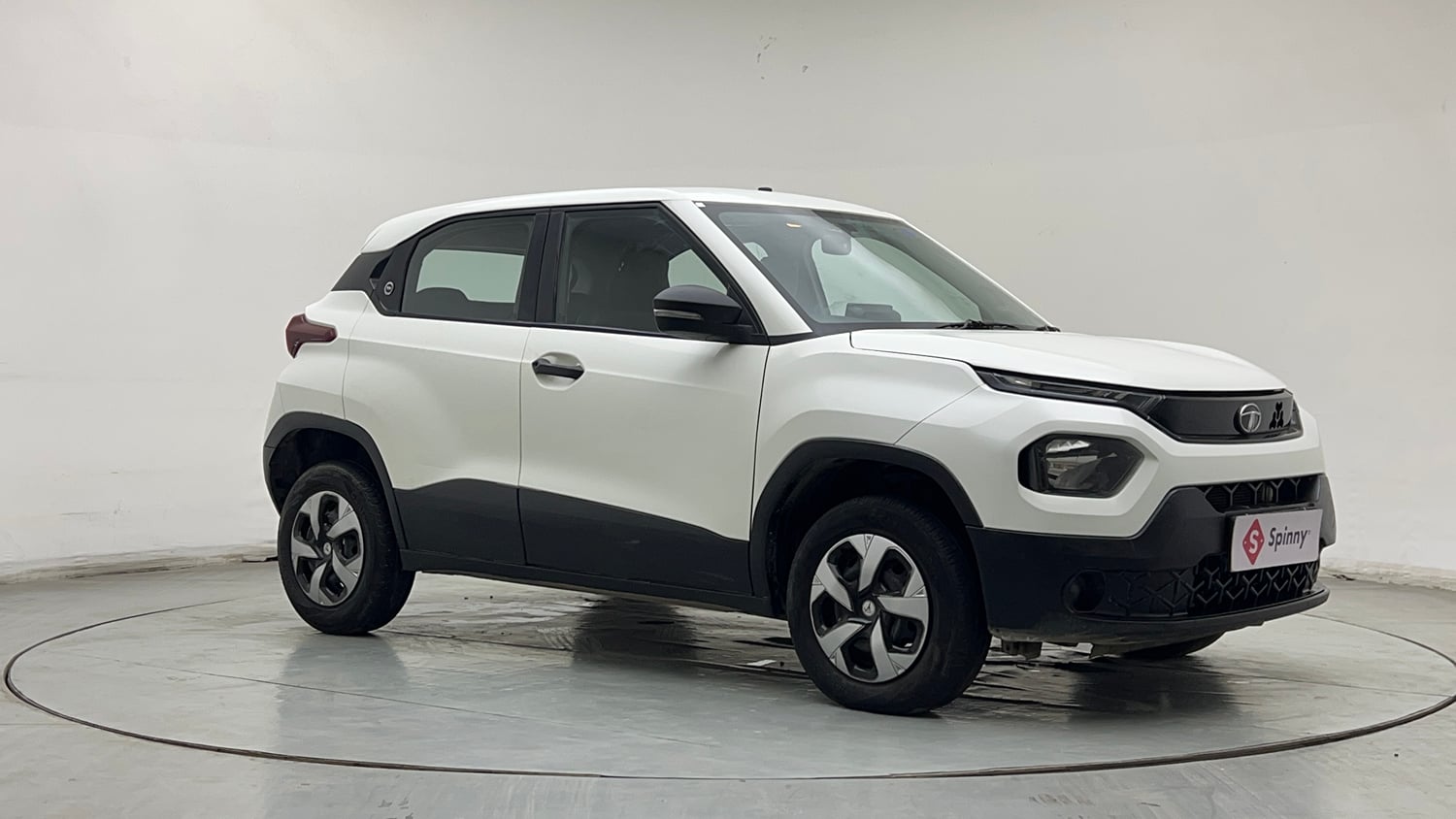 Used 2023 Tata Punch Pure MT Petrol Manual exterior RIGHT FRONT CORNER VIEW