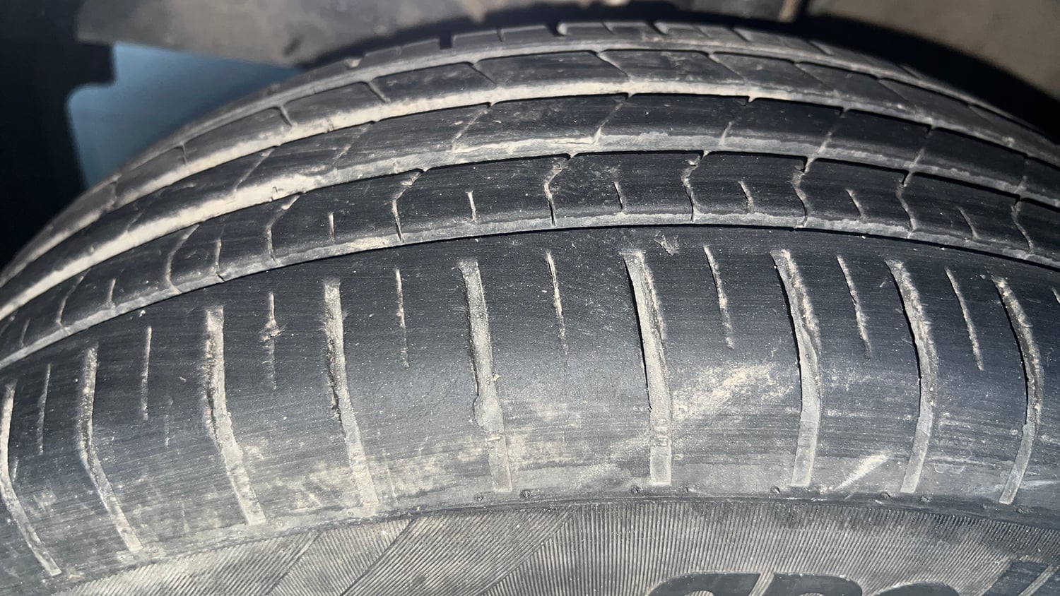 Used 2018 Maruti Suzuki Baleno Delta 1.2 Petrol Manual tyres LEFT FRONT TYRE TREAD VIEW