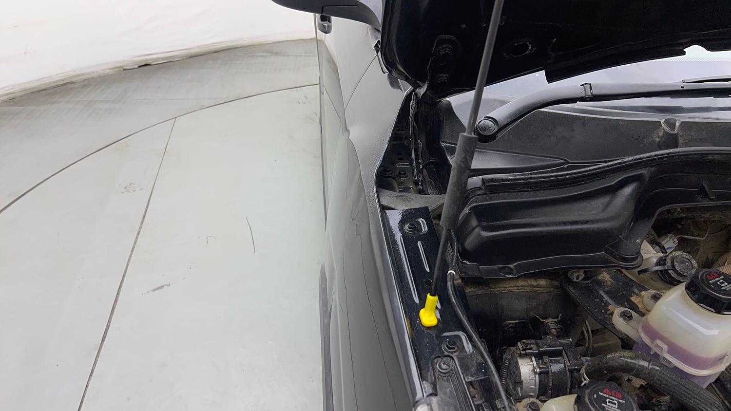 Used 2023 Mahindra XUV400 EL 5S Electric Automatic engine ENGINE RIGHT SIDE HINGE & APRON VIEW