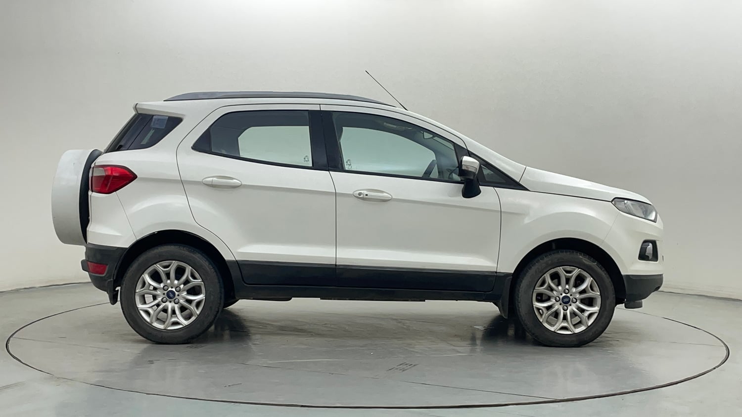 Used 2016 Ford EcoSport Titanium 1.5L TDCi Diesel Manual exterior RIGHT SIDE VIEW