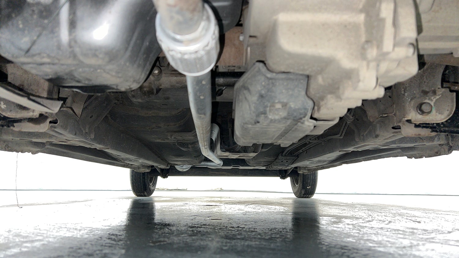 Used 2018 Hyundai Eon Era + AirBag Petrol Manual extra FRONT LEFT UNDERBODY VIEW