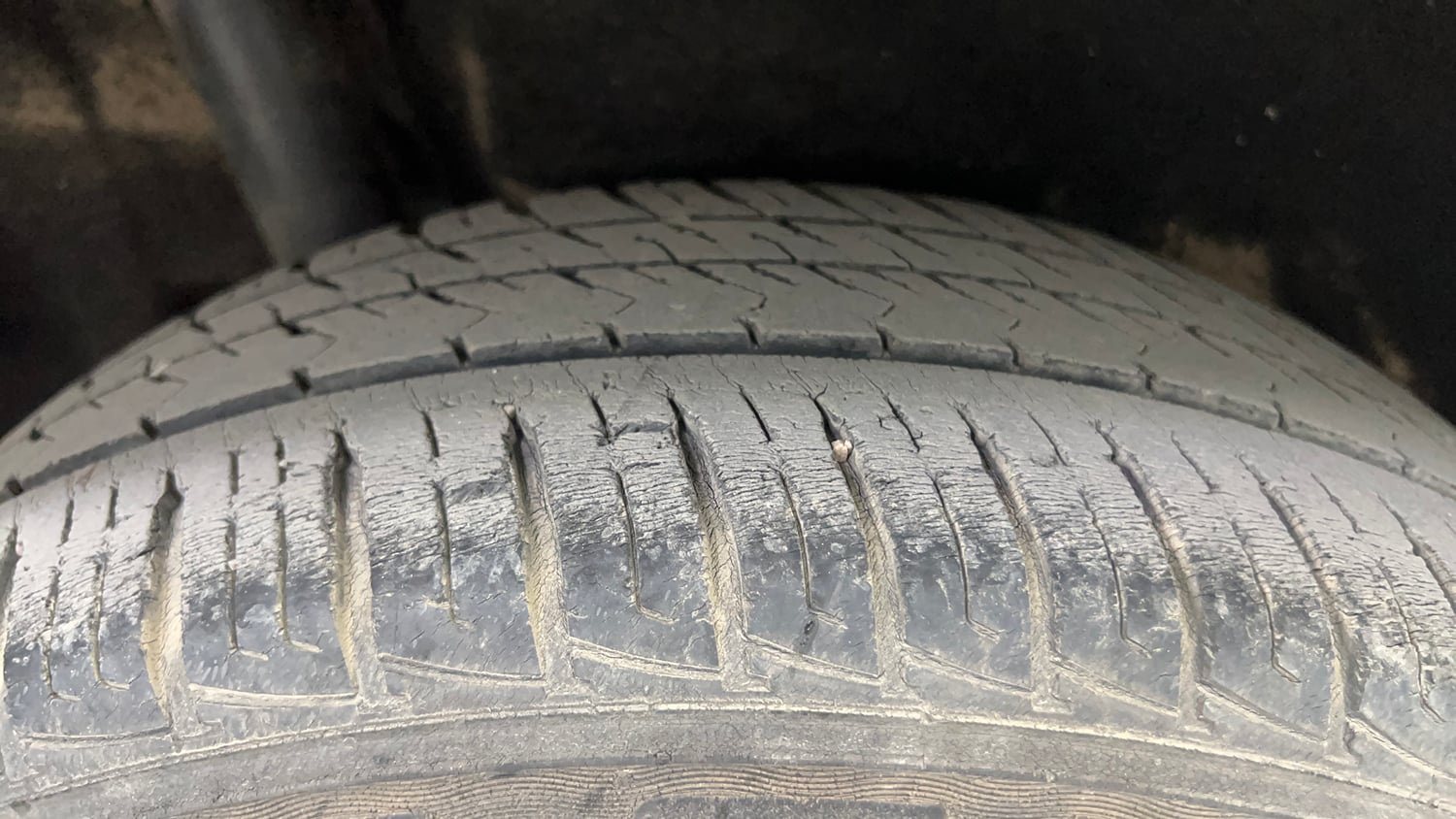Used 2017 Maruti Suzuki Vitara Brezza VDi (O) Diesel Manual tyres RIGHT REAR TYRE TREAD VIEW