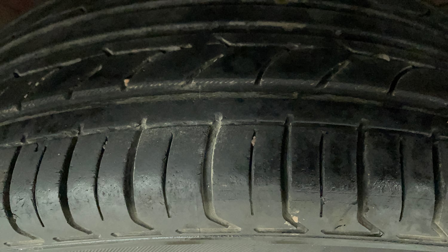 Used 2017 Hyundai Elite i20 Asta 1.2 (O) Petrol Manual tyres LEFT REAR TYRE TREAD VIEW