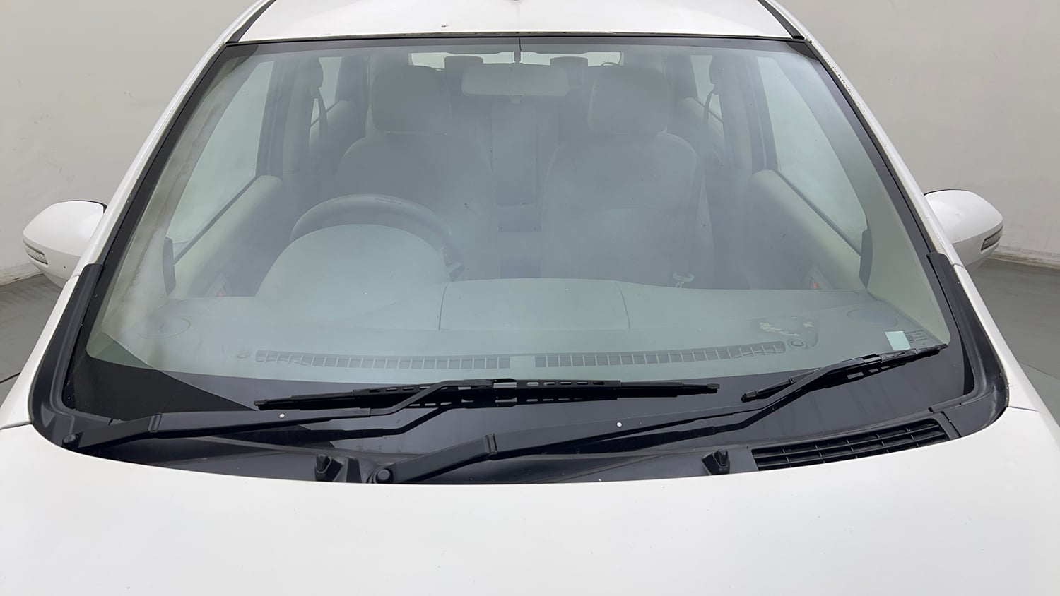 Used 2013 Maruti Suzuki Ertiga Vxi Petrol Manual exterior FRONT WINDSHIELD VIEW