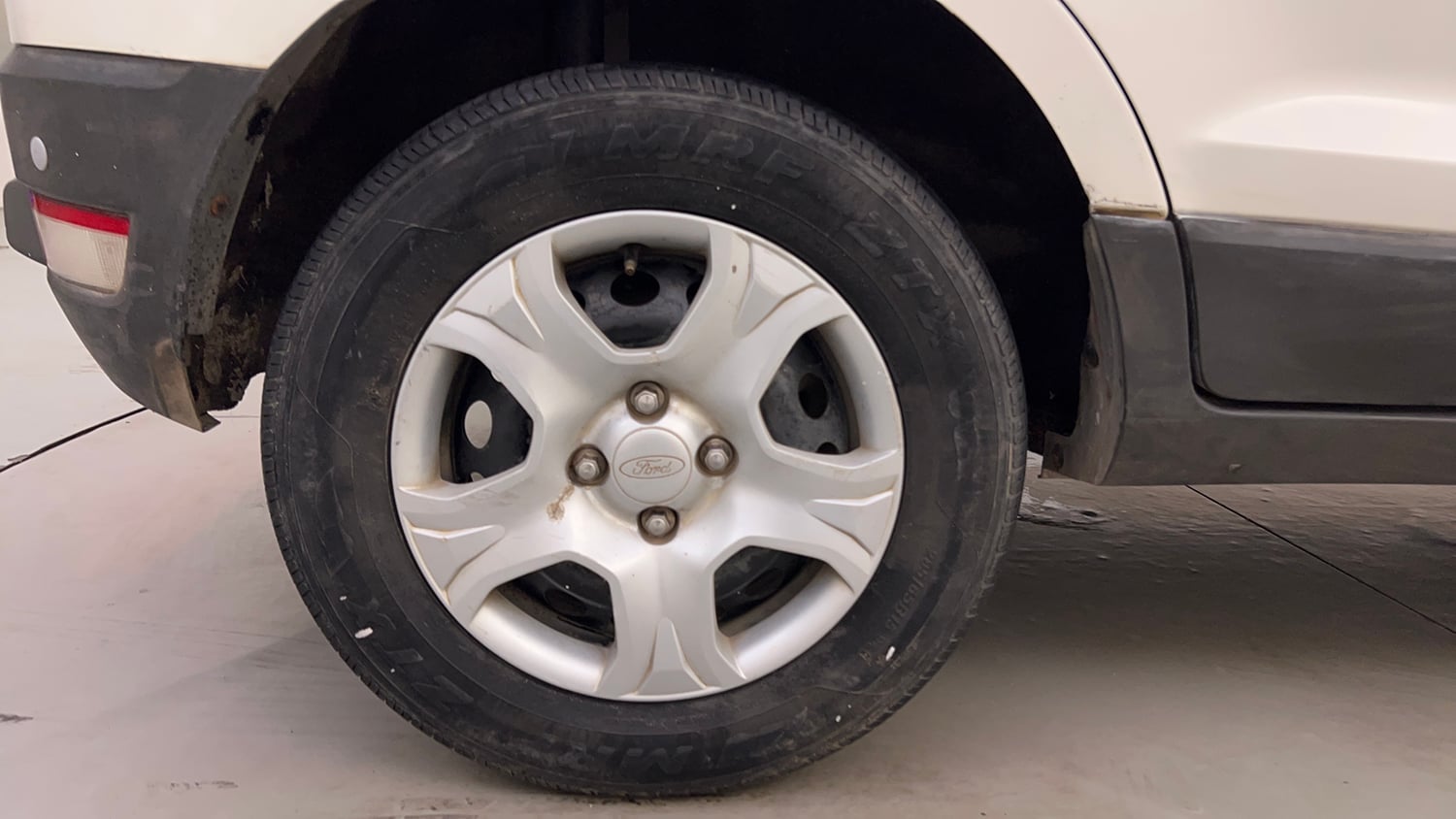Used 2015 Ford EcoSport Trend 1.5 TDCi Diesel Manual tyres RIGHT REAR TYRE RIM VIEW