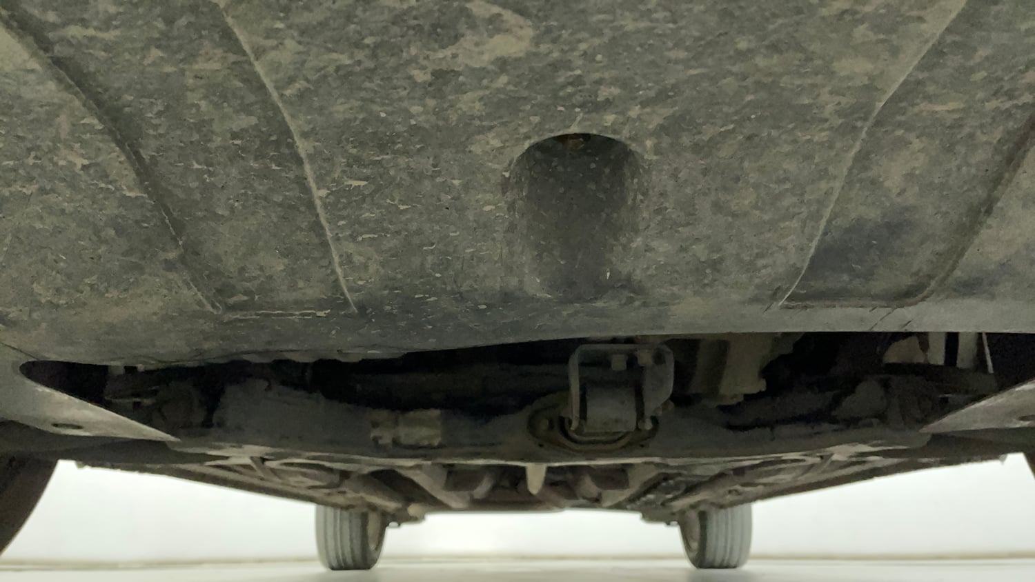 Used 2017 Hyundai Elite i20 Asta 1.2 (O) Petrol Manual extra FRONT LEFT UNDERBODY VIEW