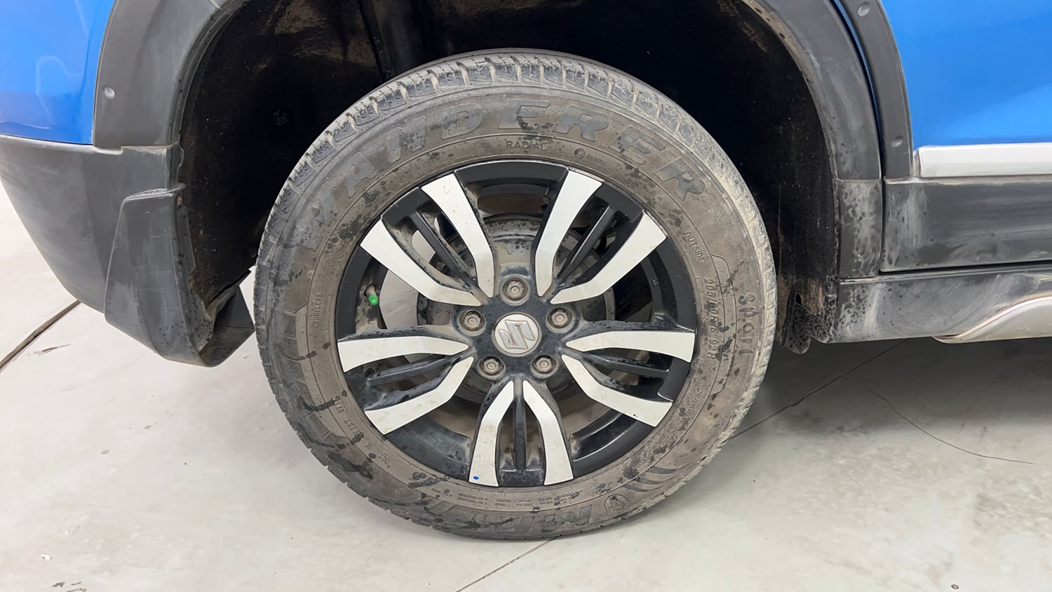 Used 2017 Maruti Suzuki Vitara Brezza VDi (O) Diesel Manual tyres RIGHT REAR TYRE RIM VIEW