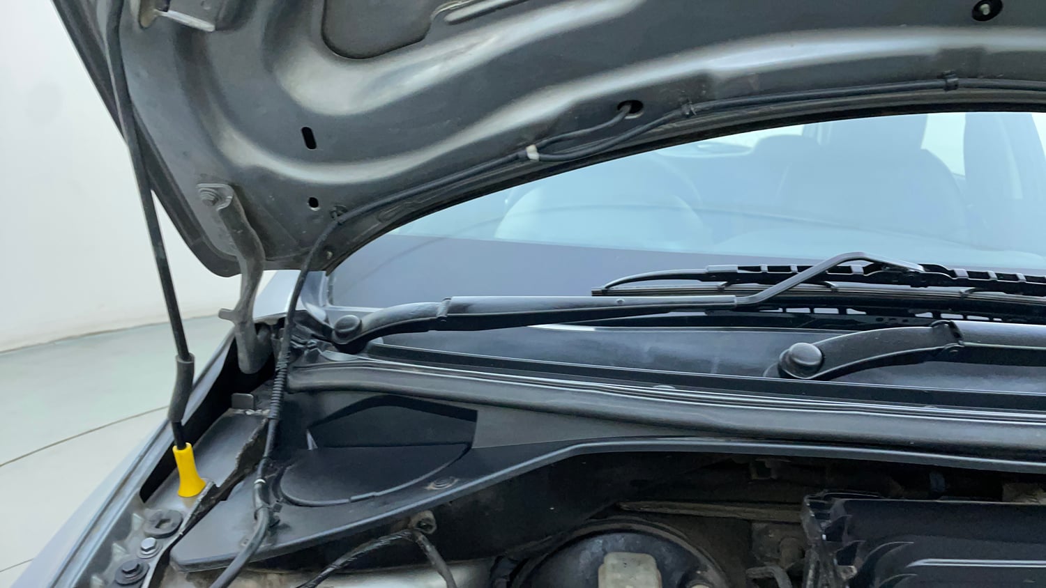 Used 2018 Tata Tiago Revotron XZA Petrol Automatic engine ENGINE RIGHT SIDE HINGE & APRON VIEW