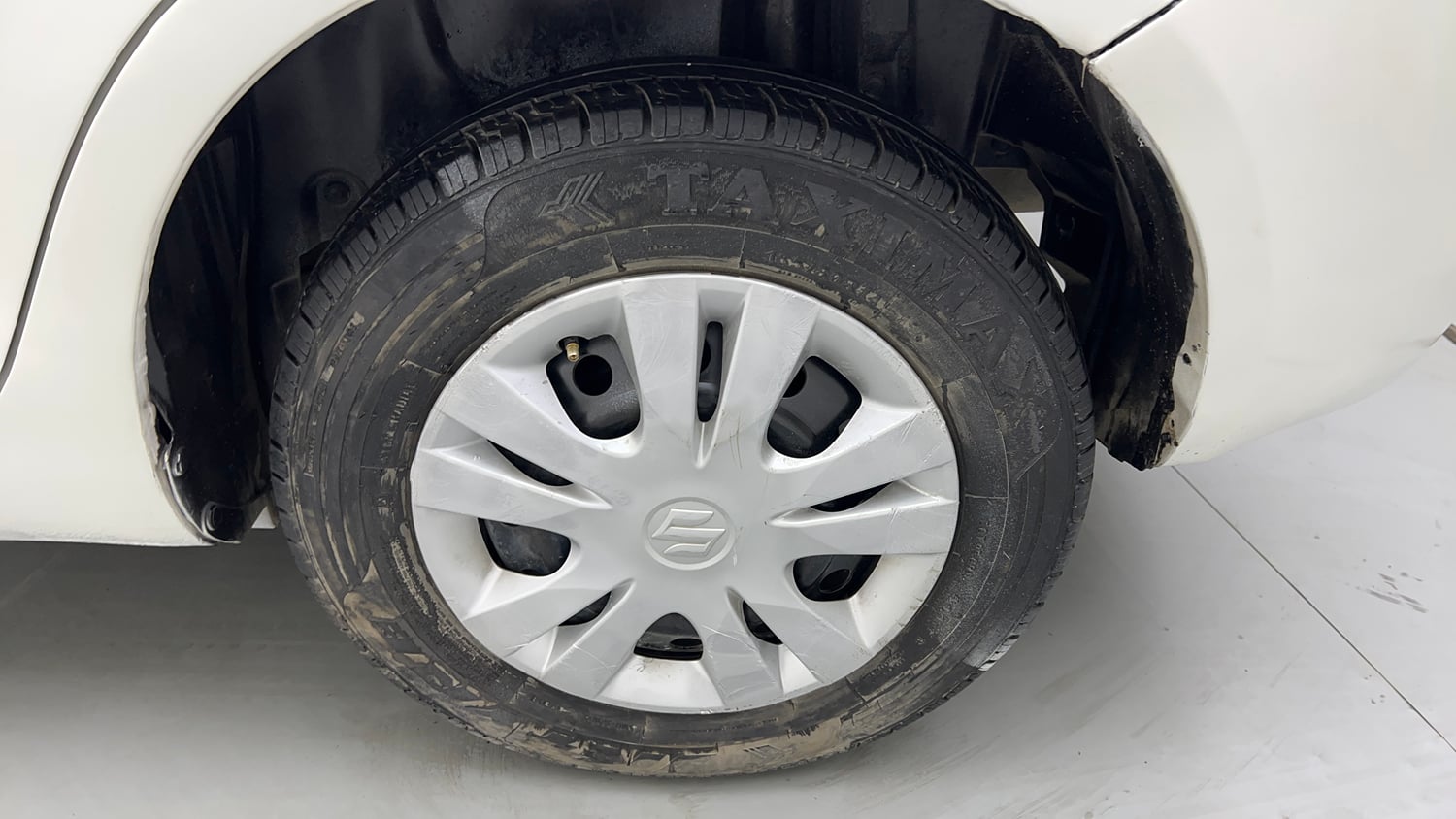 Used 2013 Maruti Suzuki Swift Dzire VXI Petrol Manual tyres LEFT REAR TYRE RIM VIEW