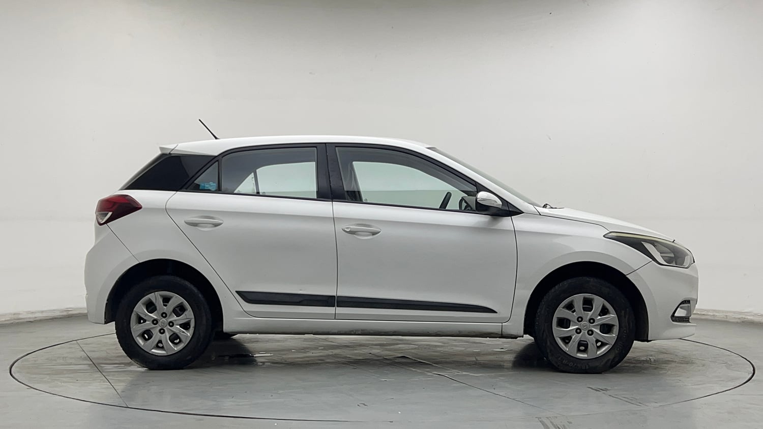 Used 2016 Hyundai Elite i20 Sportz 1.2 Petrol Manual exterior RIGHT SIDE VIEW