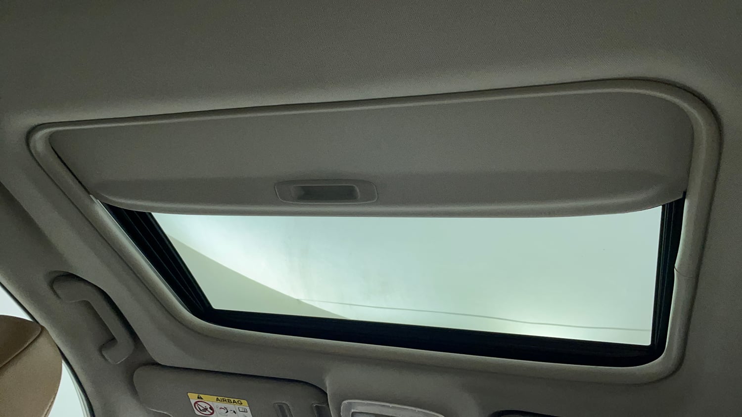 Used 2019 Mahindra XUV500 W11 Diesel Manual top_features Sunroof