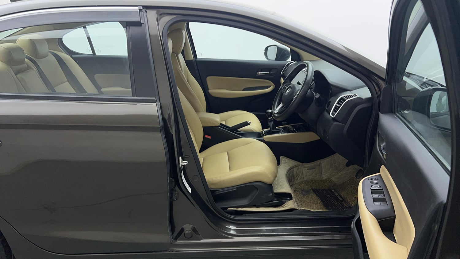 Used 2021 Honda City V Petrol Petrol Manual interior RIGHT SIDE FRONT DOOR CABIN VIEW