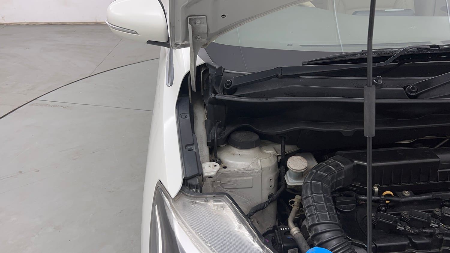 Used 2019 Maruti Suzuki New Ertiga ZXi AT Petrol Automatic engine ENGINE RIGHT SIDE HINGE & APRON VIEW
