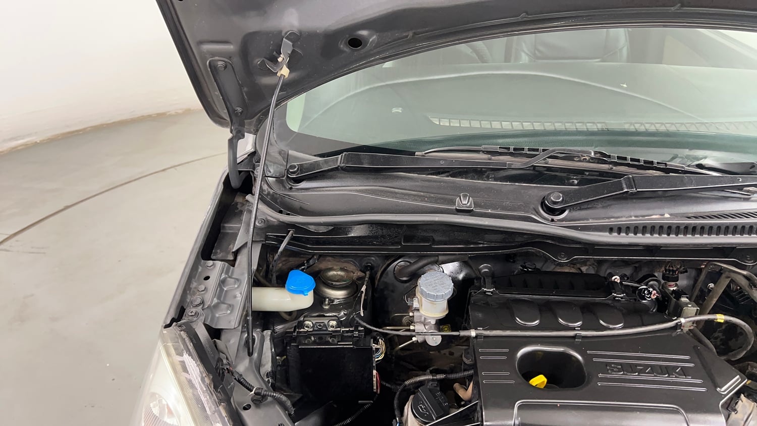 Used 2017 Maruti Suzuki Wagon R LXI CNG Cng Manual engine ENGINE RIGHT SIDE HINGE & APRON VIEW