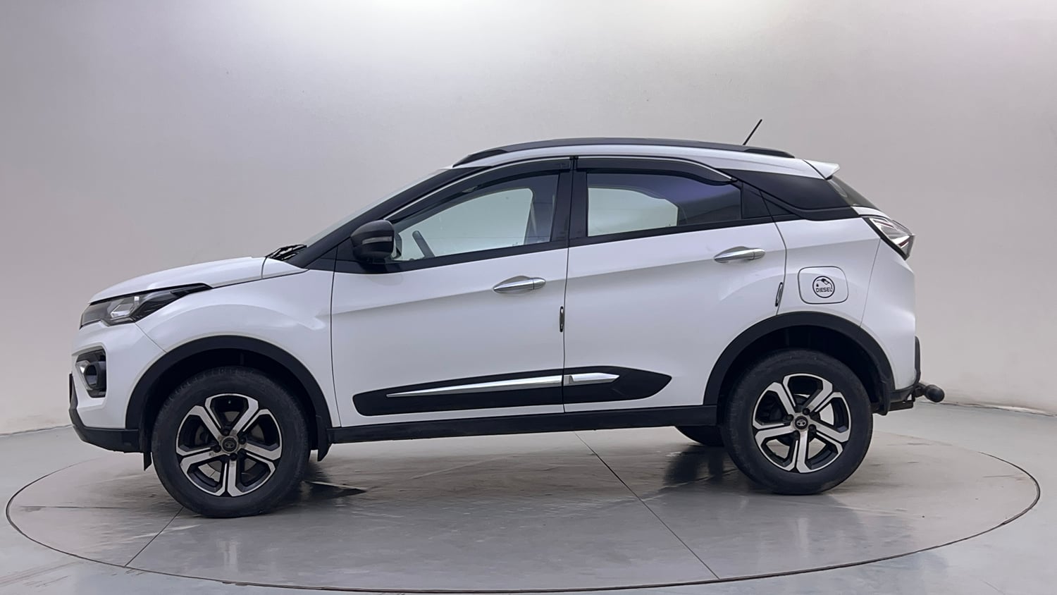 Used 2023 Tata Nexon XM Diesel Diesel Manual exterior LEFT SIDE VIEW