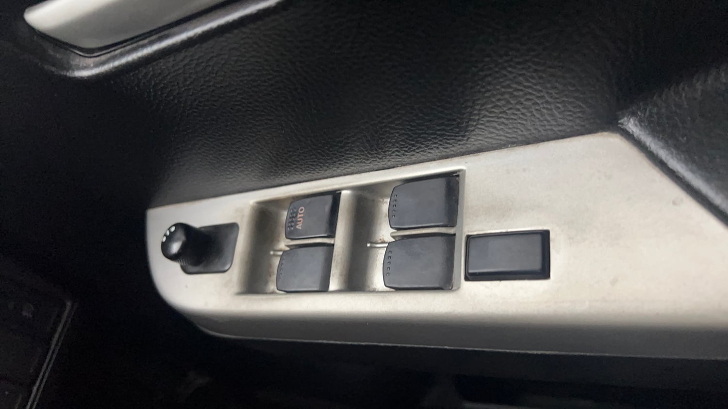 Used 2016 Maruti Suzuki Wagon R VXI Petrol Manual top_features Adjustable ORVM