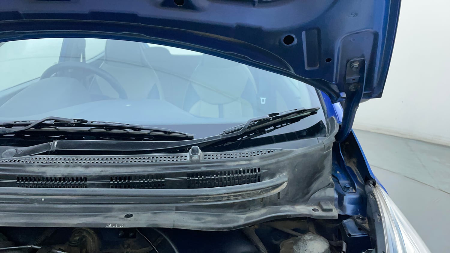 Used 2012 Hyundai Eon Magna + Petrol Manual engine ENGINE LEFT SIDE HINGE & APRON VIEW