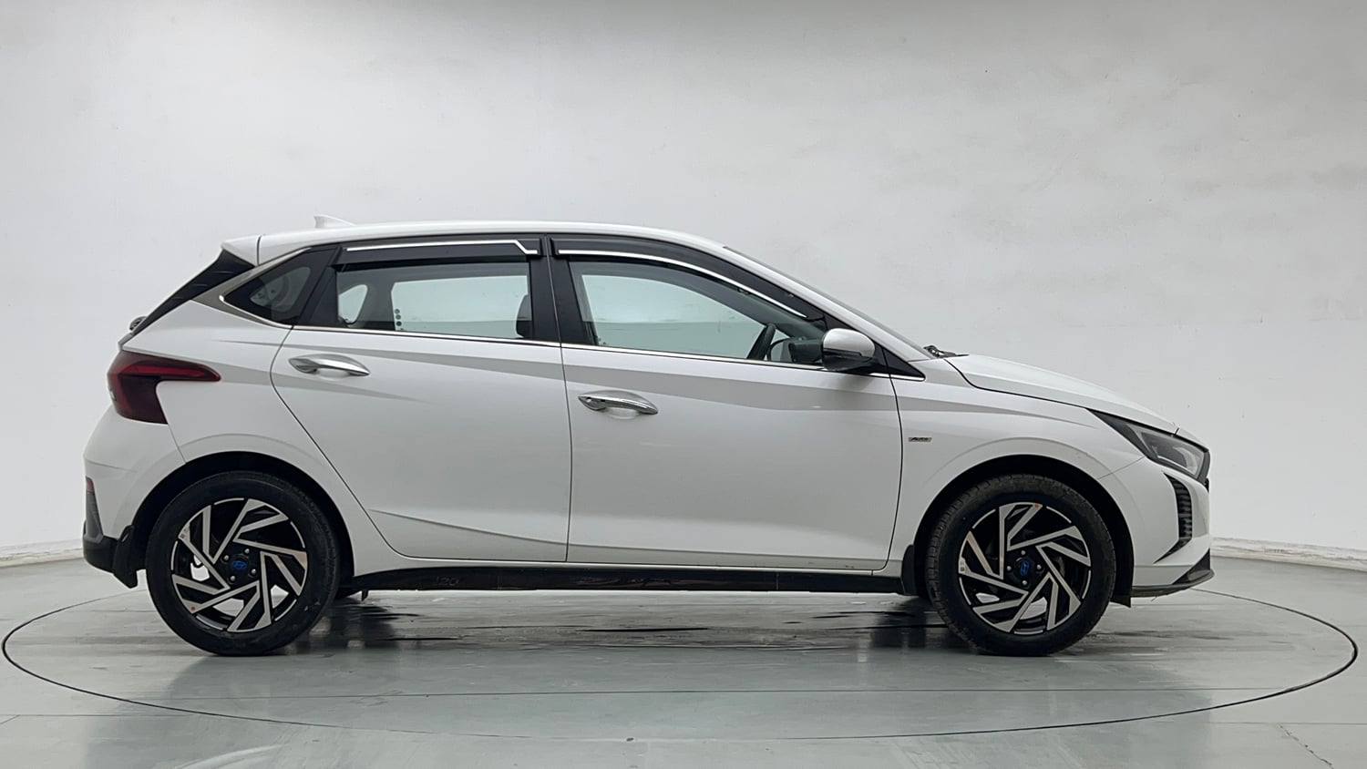 Used 2024 Hyundai New i20 Asta (O) 1.2 IVT Petrol Automatic exterior RIGHT SIDE VIEW
