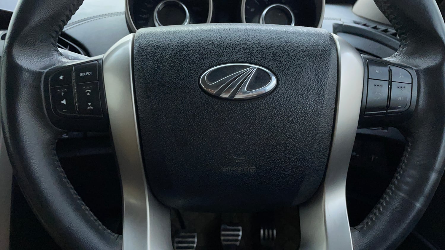 Used 2019 Mahindra XUV500 W11 Diesel Manual top_features Airbags