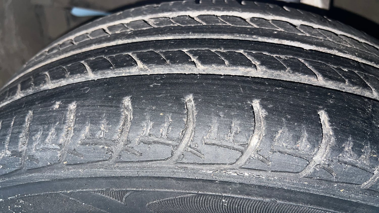 Used 2019 Maruti Suzuki Baleno Delta 1.2 Petrol Manual tyres LEFT FRONT TYRE TREAD VIEW