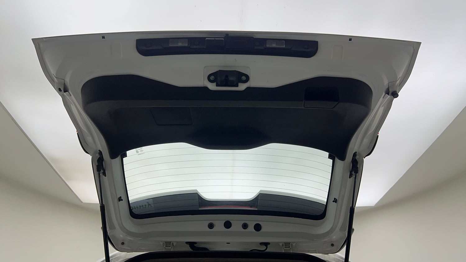 Used 2021 Nissan Magnite XL Petrol Manual interior DICKY DOOR OPEN VIEW