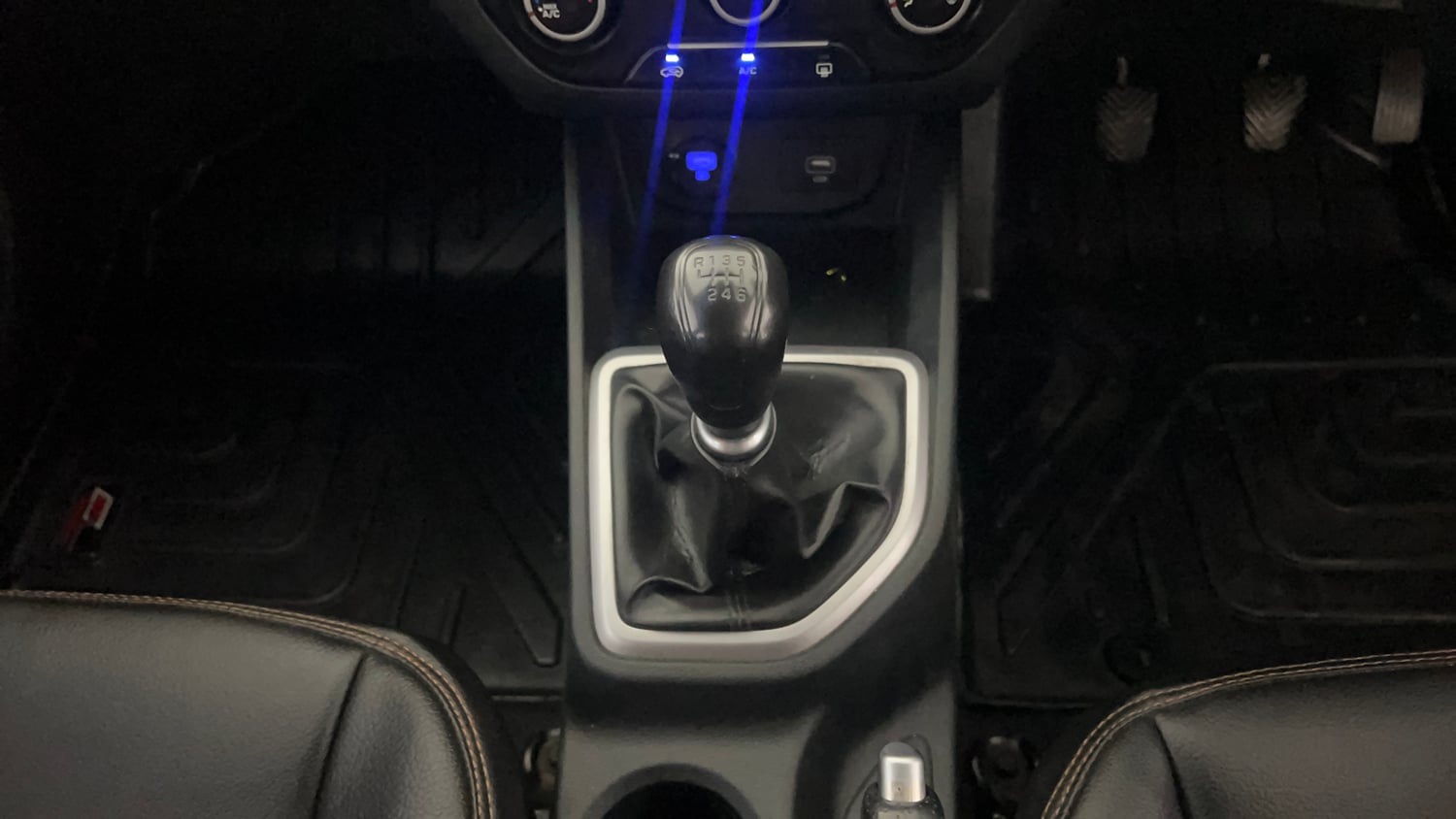 Used 2018 Hyundai Creta S 1.4 CRDi Diesel Manual interior GEAR  KNOB VIEW